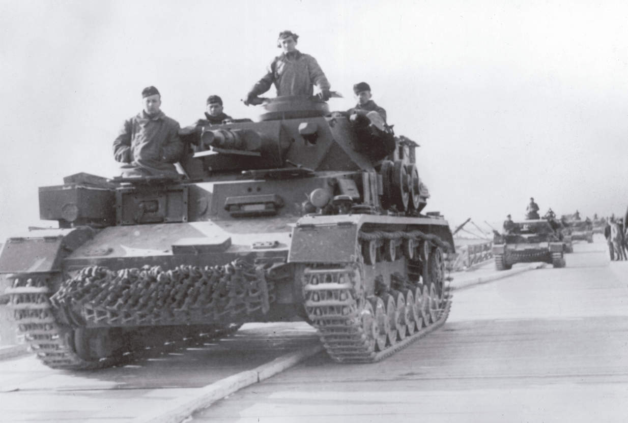 Vācu karaspēks šķērso Donavu iebrukuma laikā Bulgārijas teritorijā 1941. gada martā.